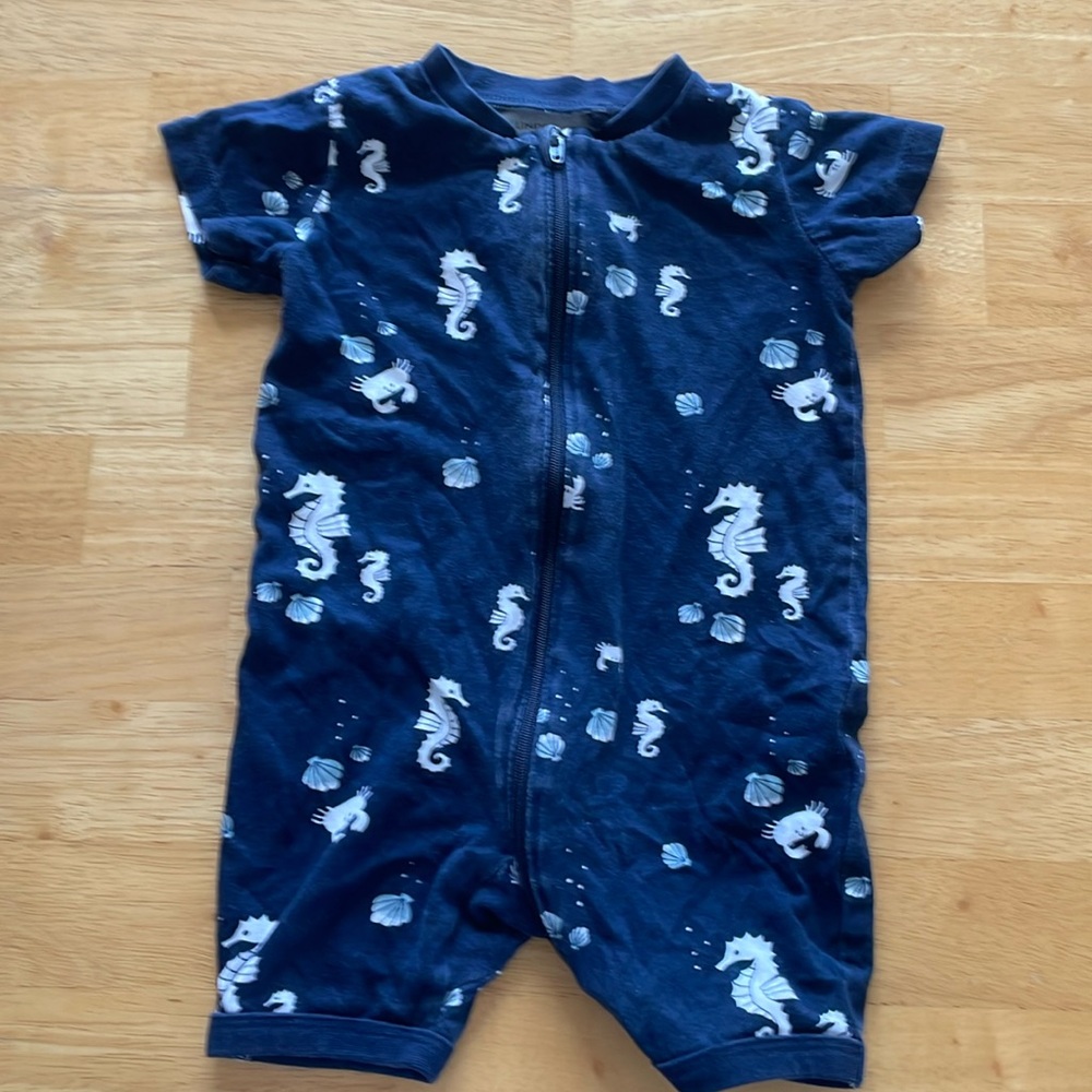 Lindex Baby onesie 4-6 months, VGUC